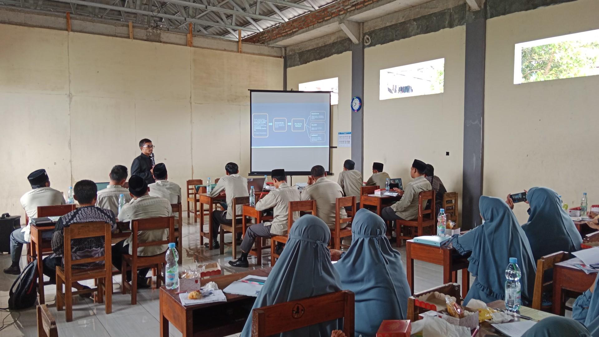 Training Implementasi Kurikulum Merdeka Ar-Risalah Jatiyoso